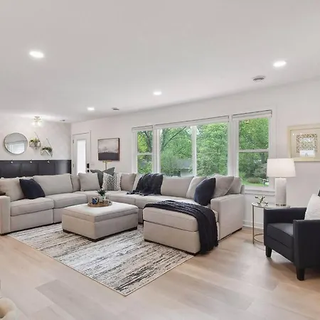 Luxury 1800Sq.Ft Home - Sleeps 8